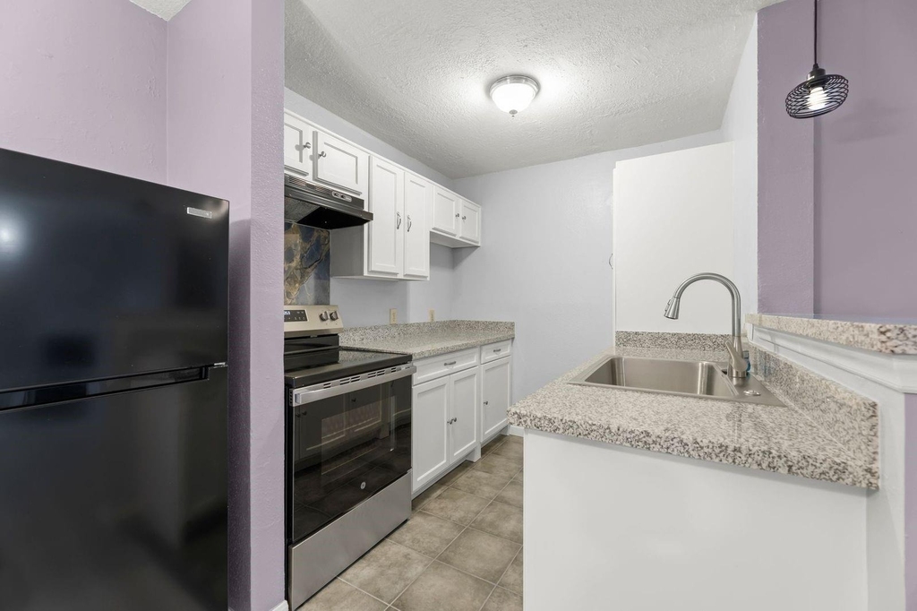 2121 Hepburn Street - Photo 7