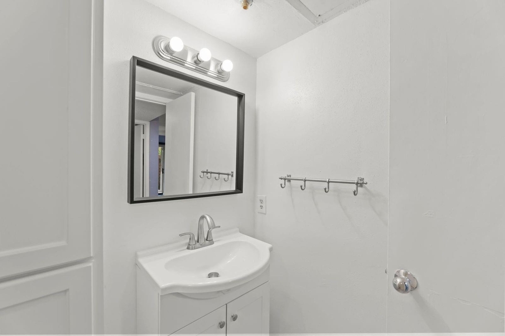 2121 Hepburn Street - Photo 17