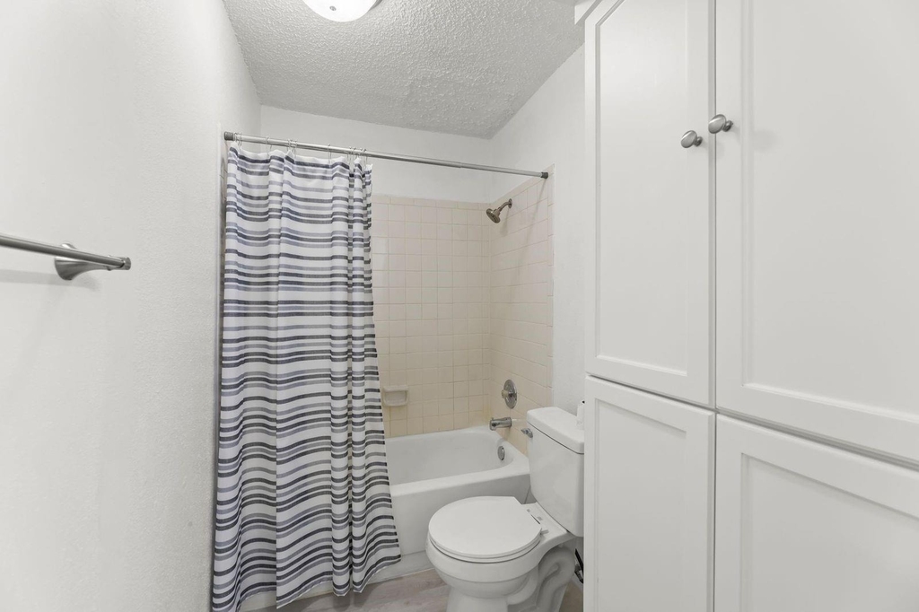 2121 Hepburn Street - Photo 19
