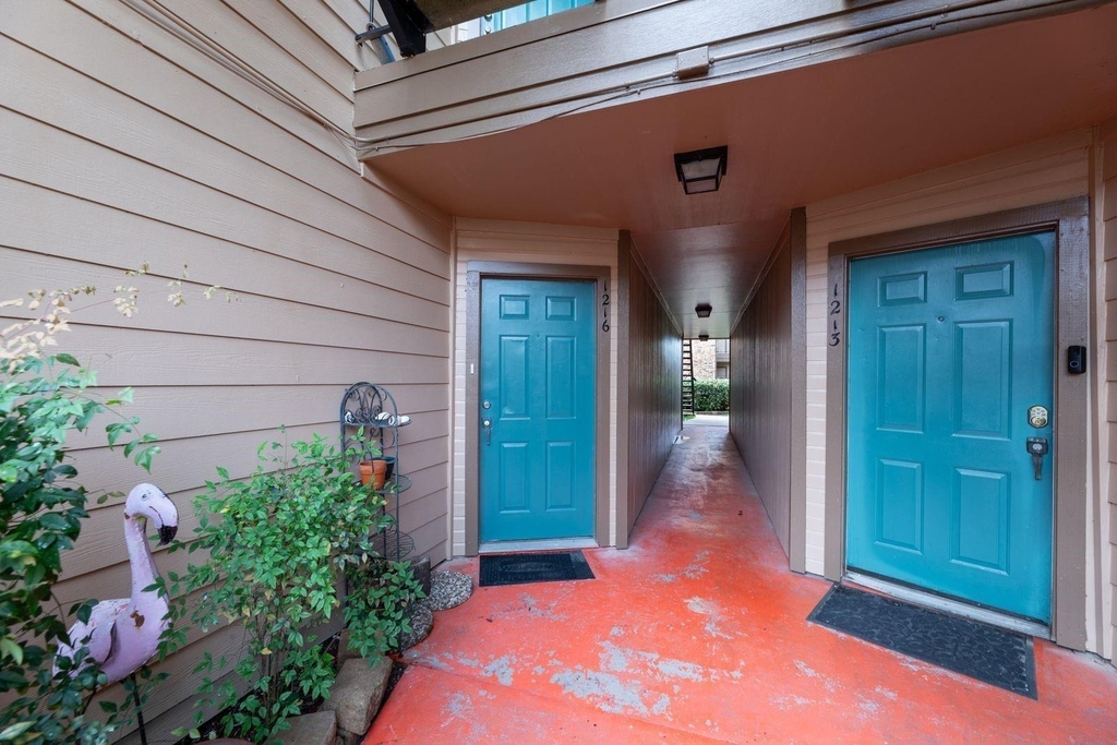 2121 Hepburn Street - Photo 2