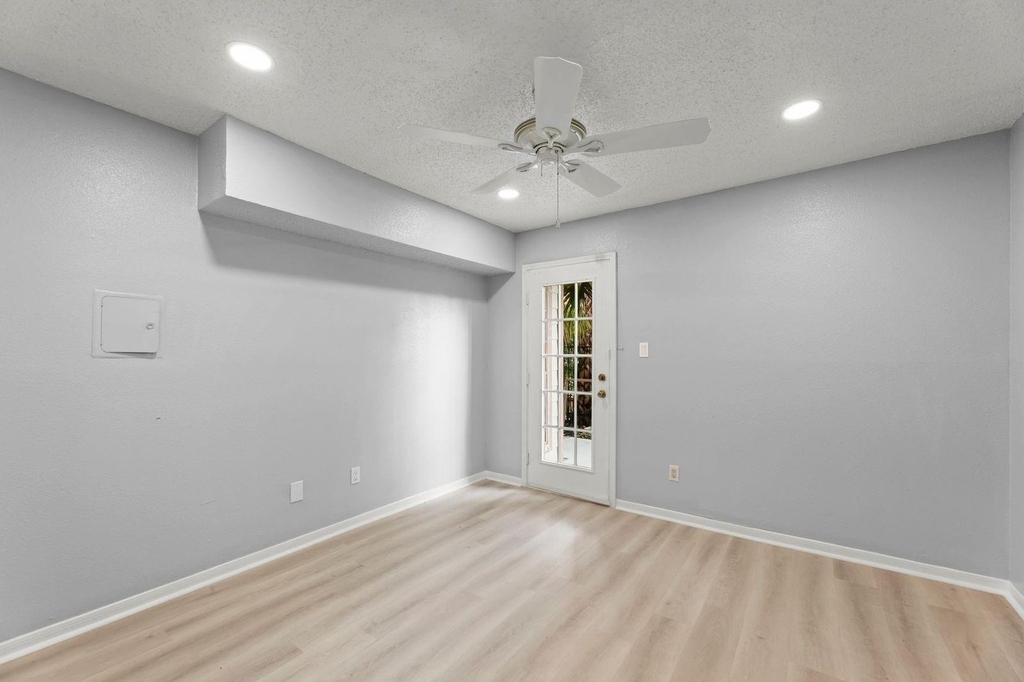 2121 Hepburn Street - Photo 20
