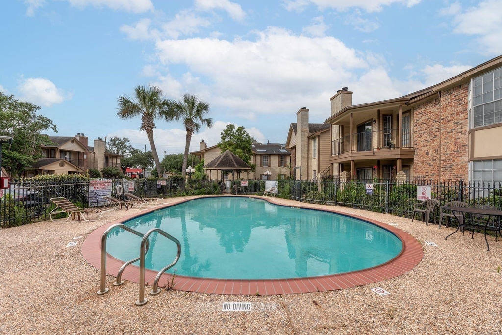 2121 Hepburn Street - Photo 24
