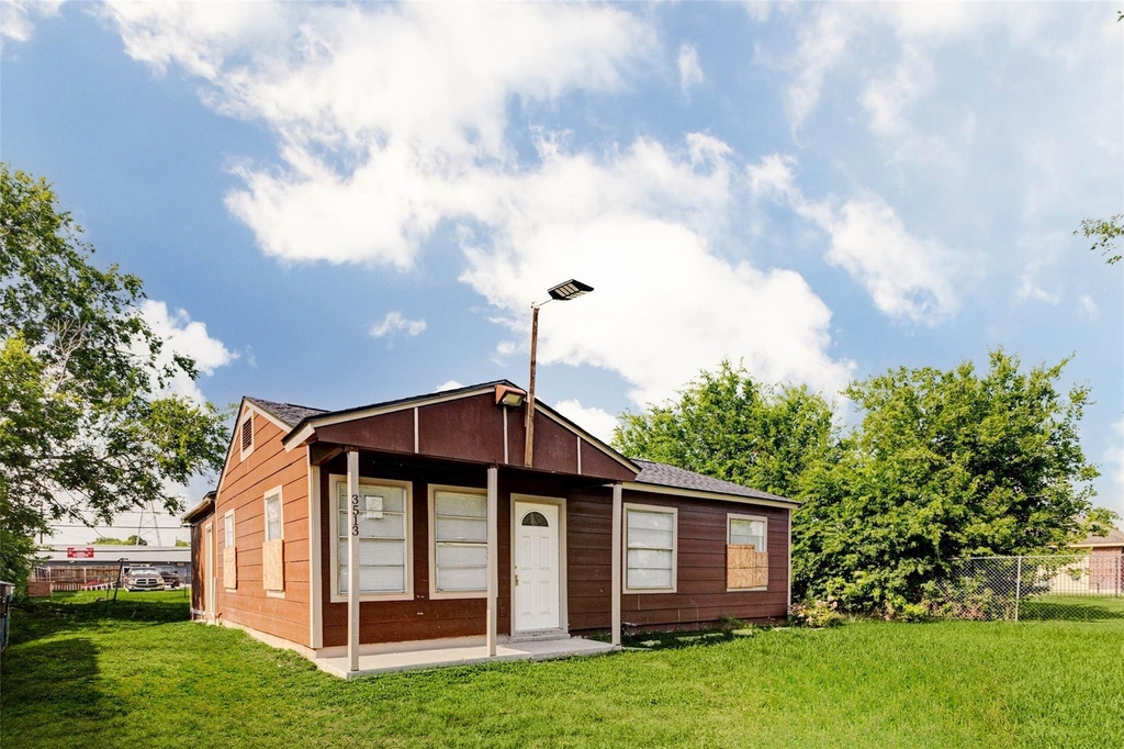 3513 Bloomfield Street - Photo 0