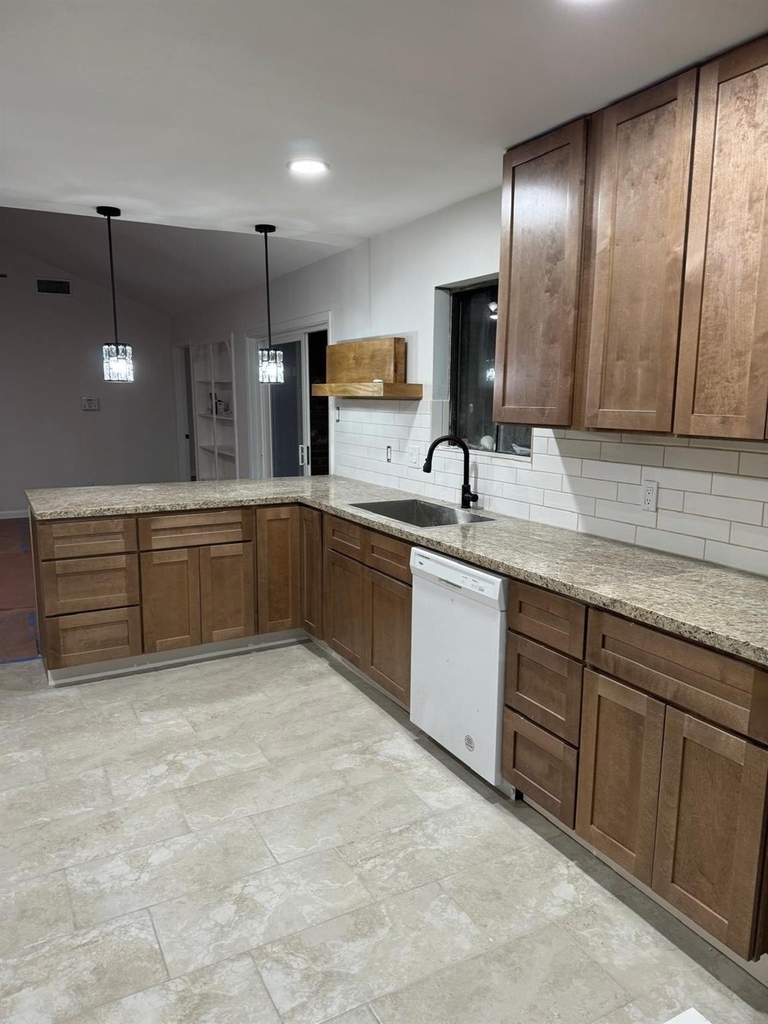 431 Evergreen Drive - Photo 1