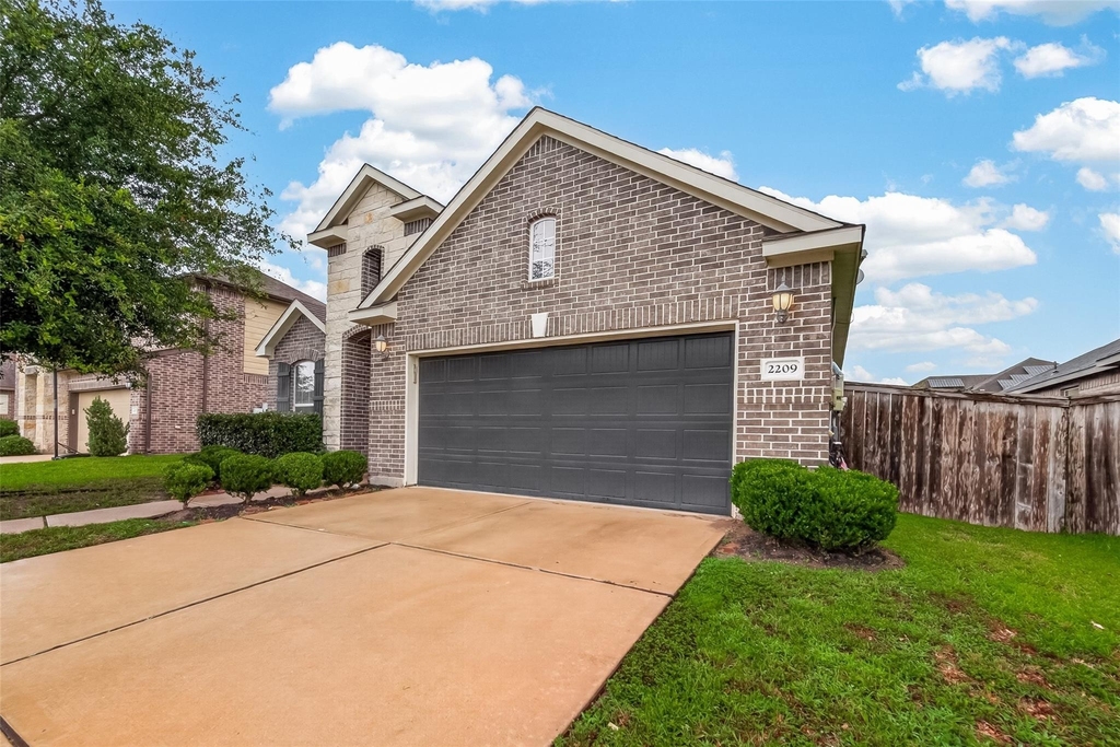 2209 Hidden Meadow Lane - Photo 2