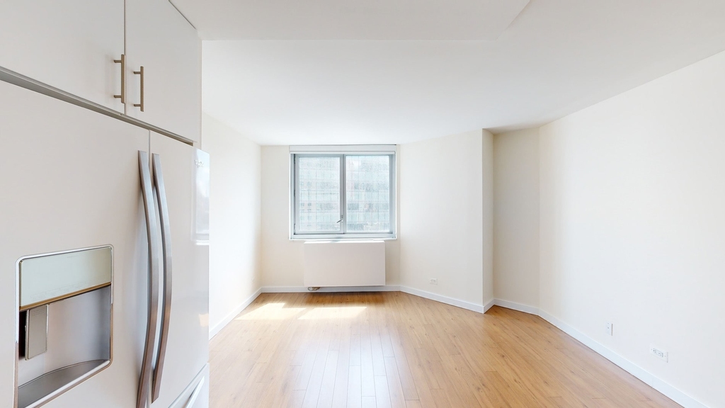 401 E 34th St - Photo 2