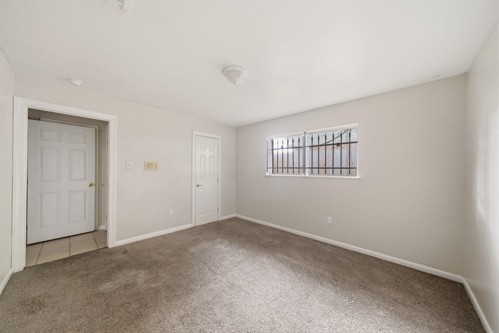 7410 Antoine Drive - Photo 4