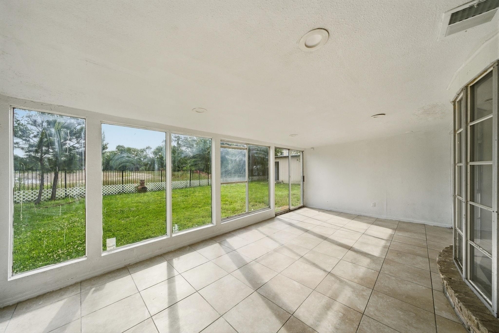 7410 Antoine Drive - Photo 8