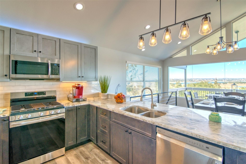 1526 Lakeside Drive W - Photo 9
