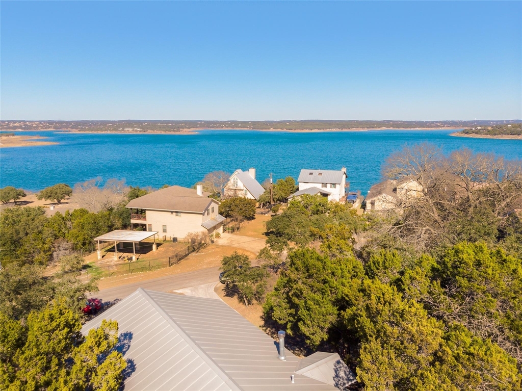 1526 Lakeside Drive W - Photo 0