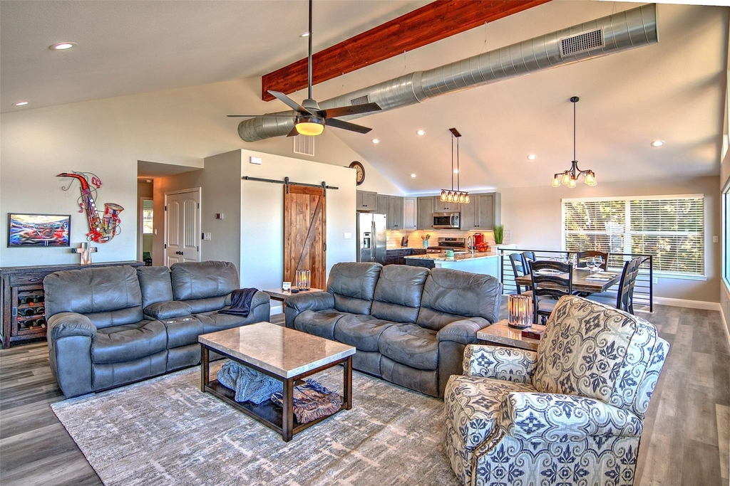 1526 Lakeside Drive W - Photo 5