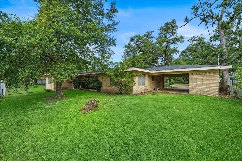 202 Avenue J - Photo 0