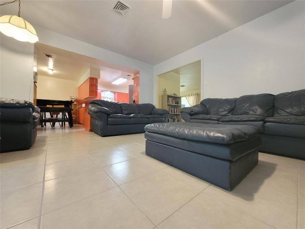 202 Avenue J - Photo 4