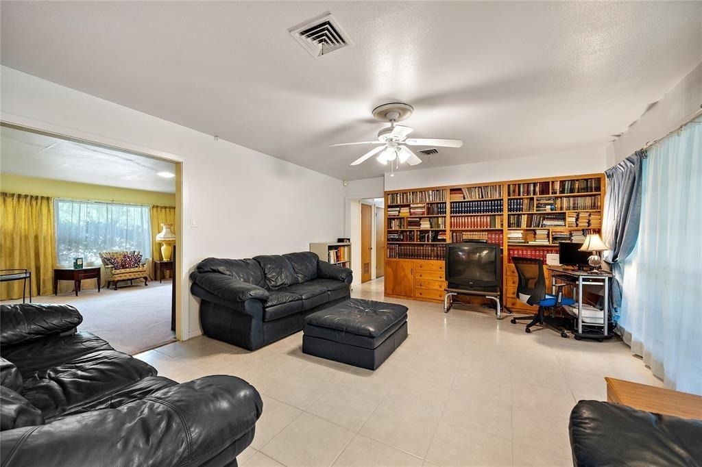 202 Avenue J - Photo 8