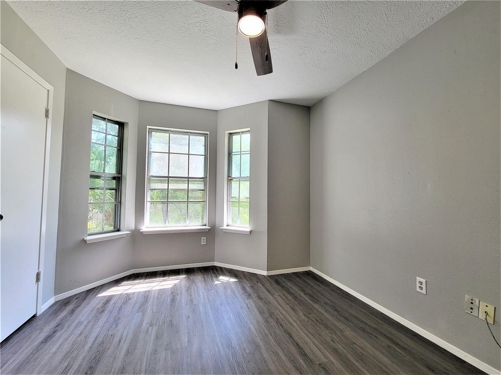 5110 Shady Gardens Drive - Photo 6