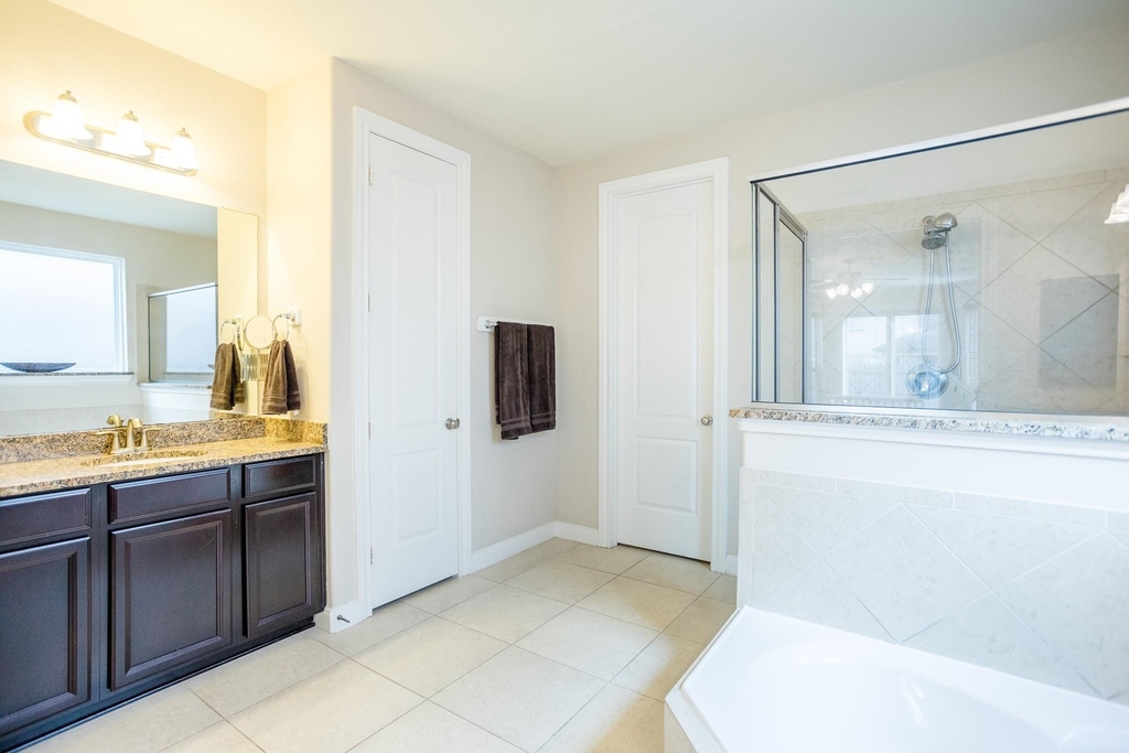 4622 Regal Shadow Lane - Photo 16