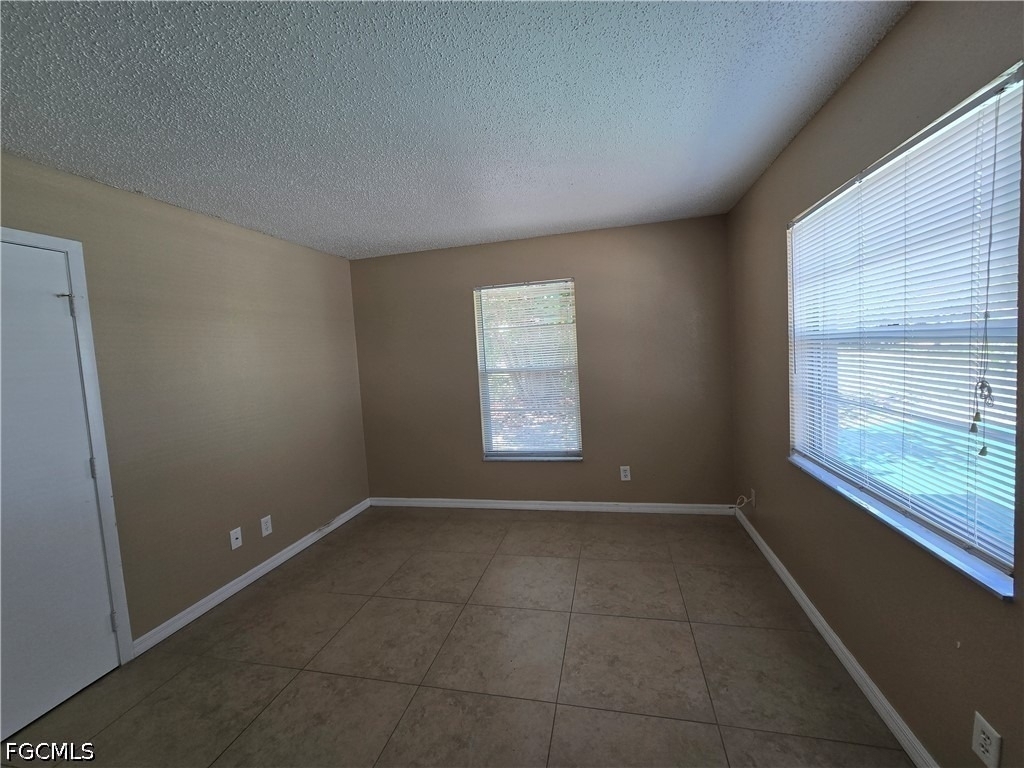 702 Se 47th Street - Photo 20