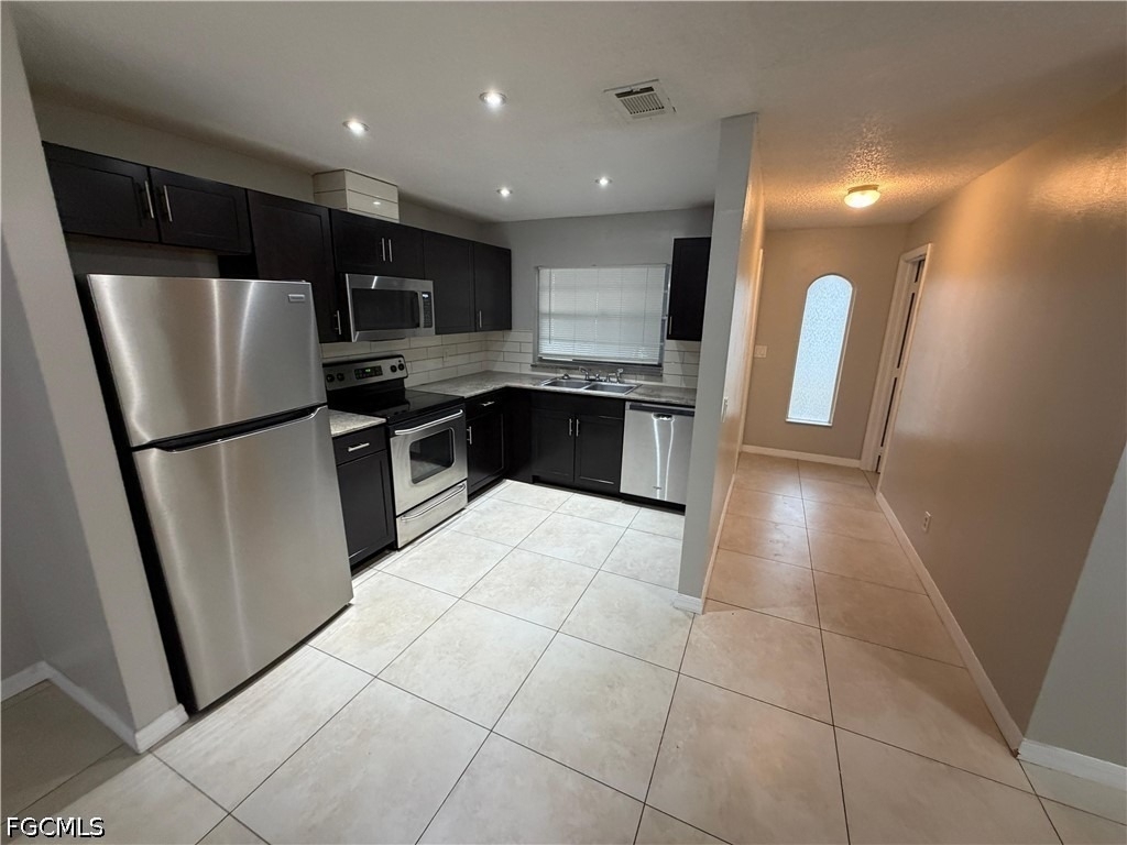 702 Se 47th Street - Photo 2