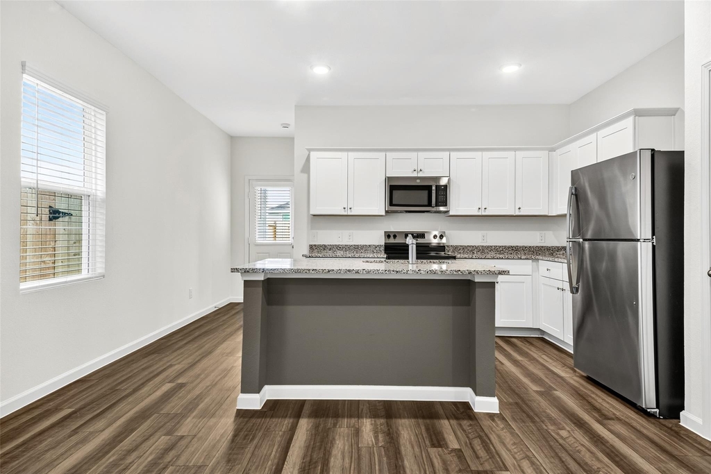15049 Ronan Drive - Photo 5
