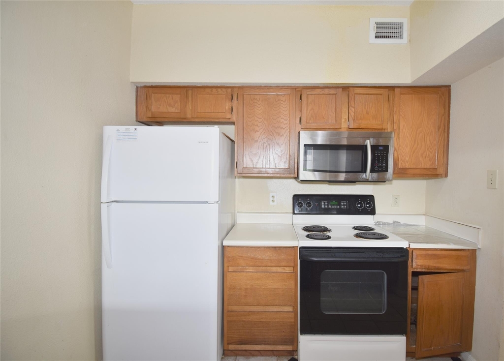 8055 Cambridge Street - Photo 12