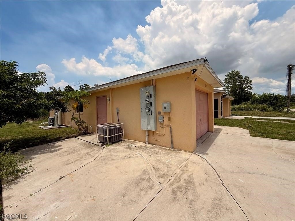 1221 E 12th Street - Photo 15