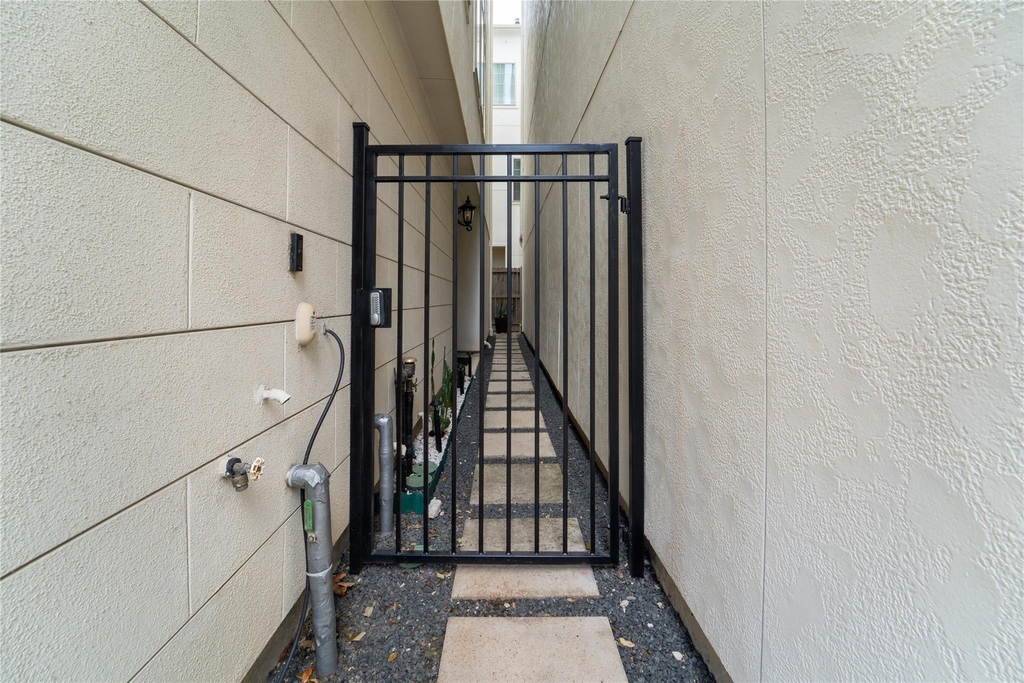 4008 Barnes Street - Photo 47