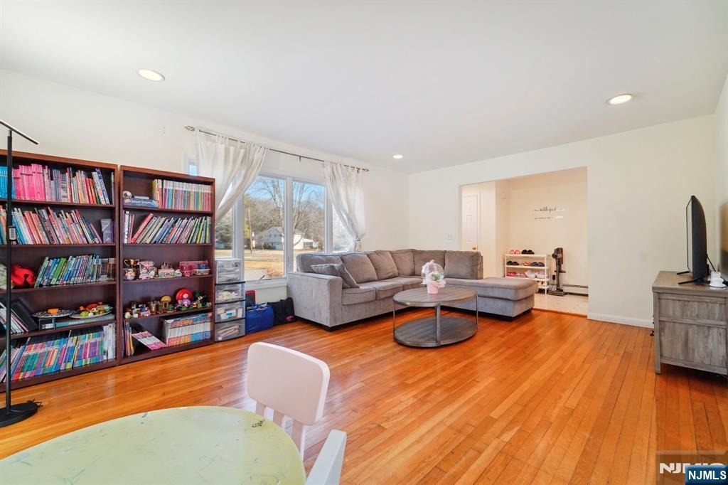 324 Brook - Photo 0