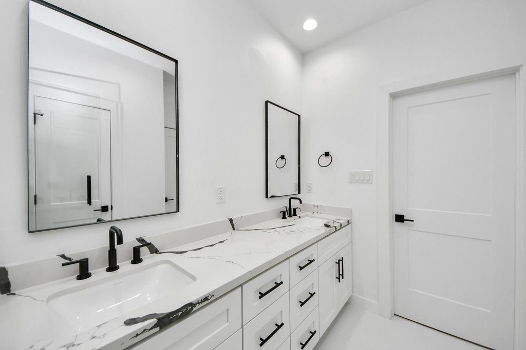 5029 Broom Street - Photo 9