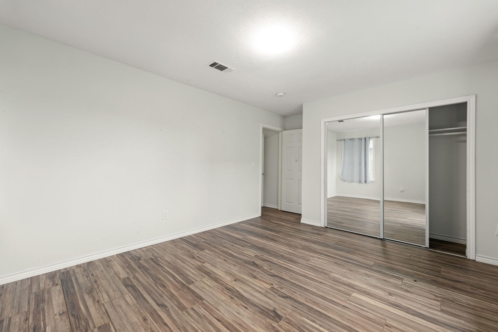 5127 Maple Street - Photo 13