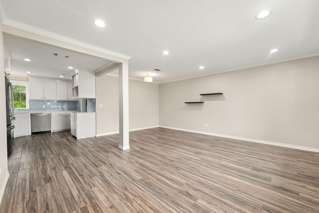 5127 Maple Street - Photo 6