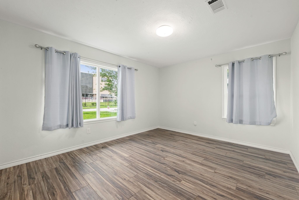 5127 Maple Street - Photo 12