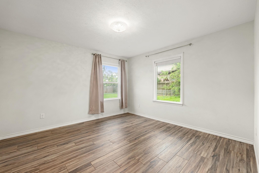 5127 Maple Street - Photo 10