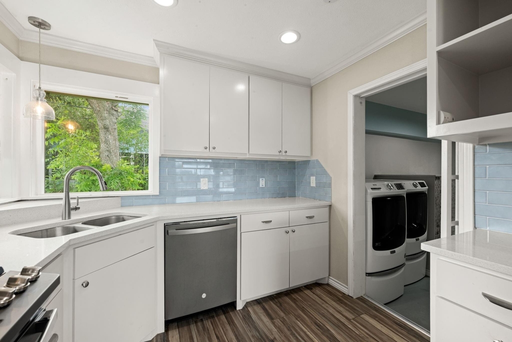 5127 Maple Street - Photo 3