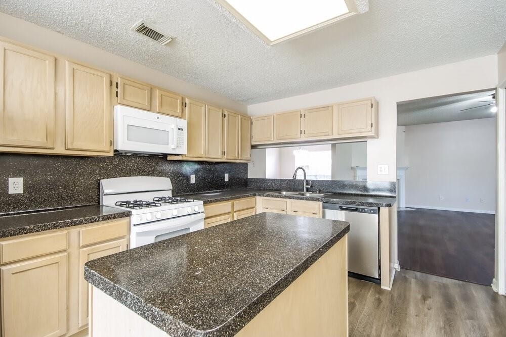 7131 Maple Walk Drive - Photo 6