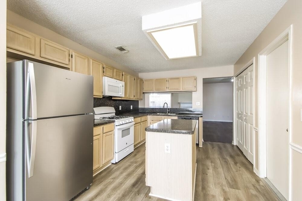 7131 Maple Walk Drive - Photo 5