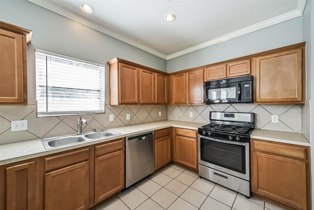 8726 Old Maple Lane - Photo 11