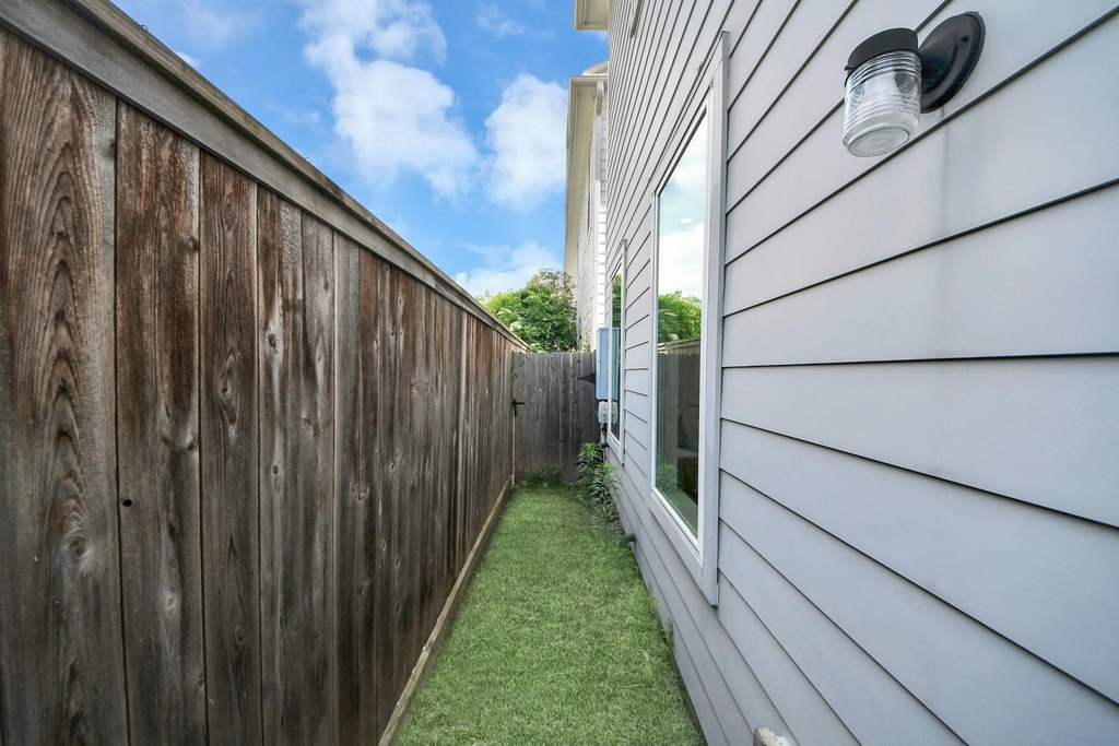 9448 Kerrwood Lane - Photo 32