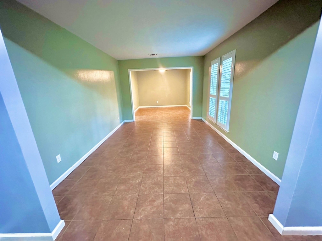 17502 Cassina Drive - Photo 11