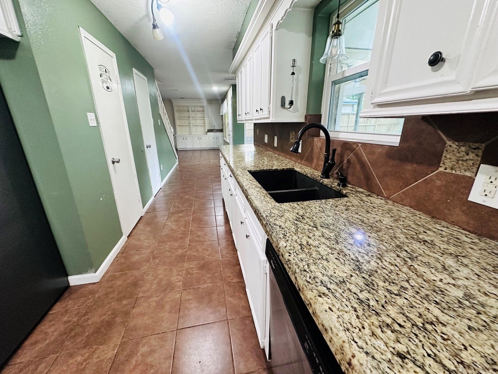 17502 Cassina Drive - Photo 17