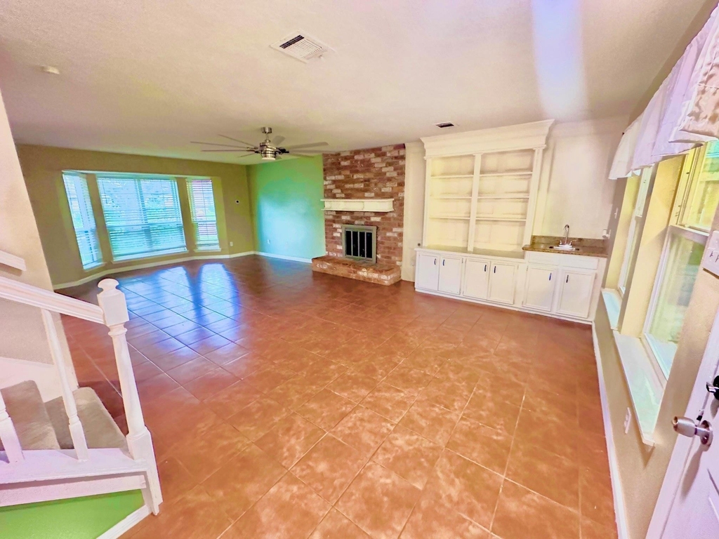 17502 Cassina Drive - Photo 3