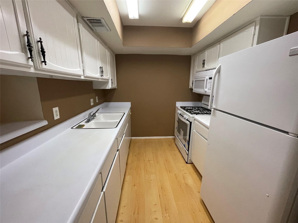 4079 Young Street - Photo 5