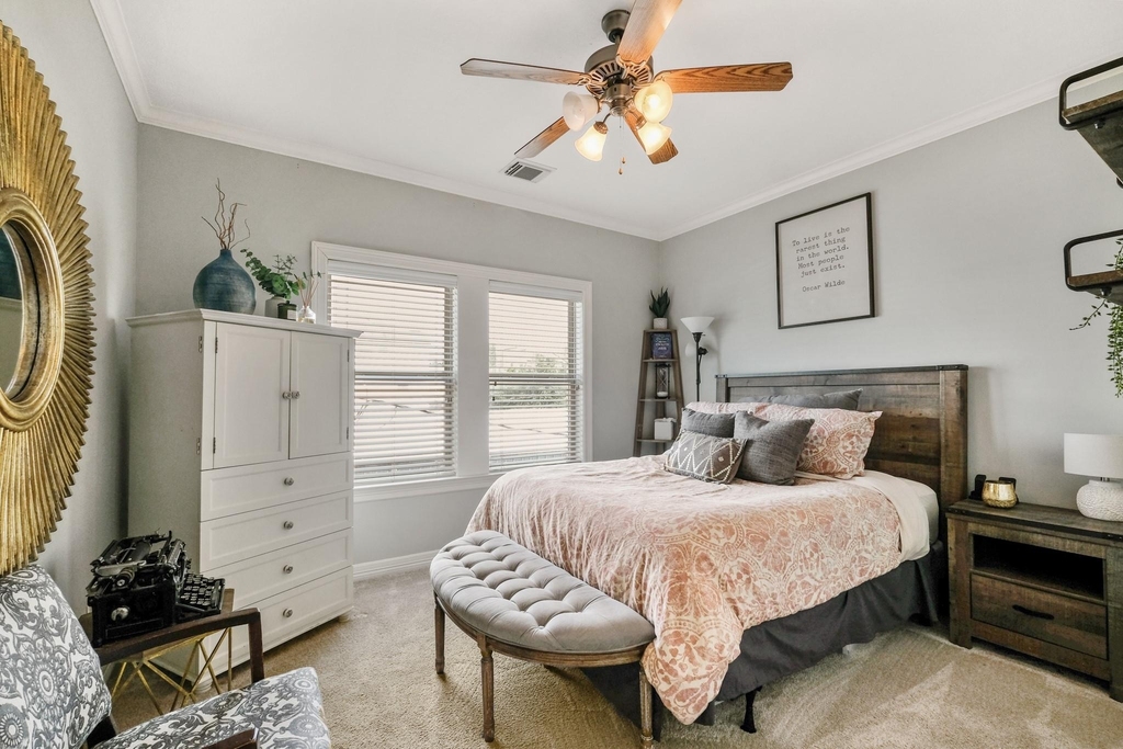 933 W 17th Street - Photo 14