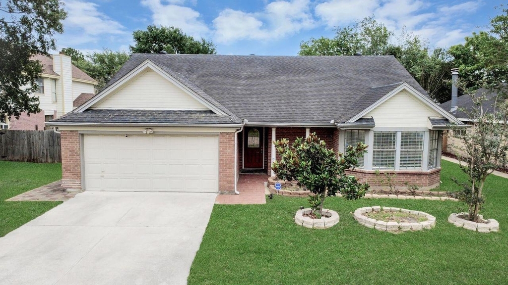 4922 E Laureldale Drive - Photo 0