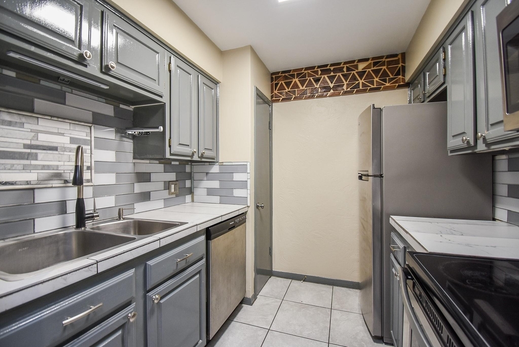 2507 Montrose Boulevard - Photo 12