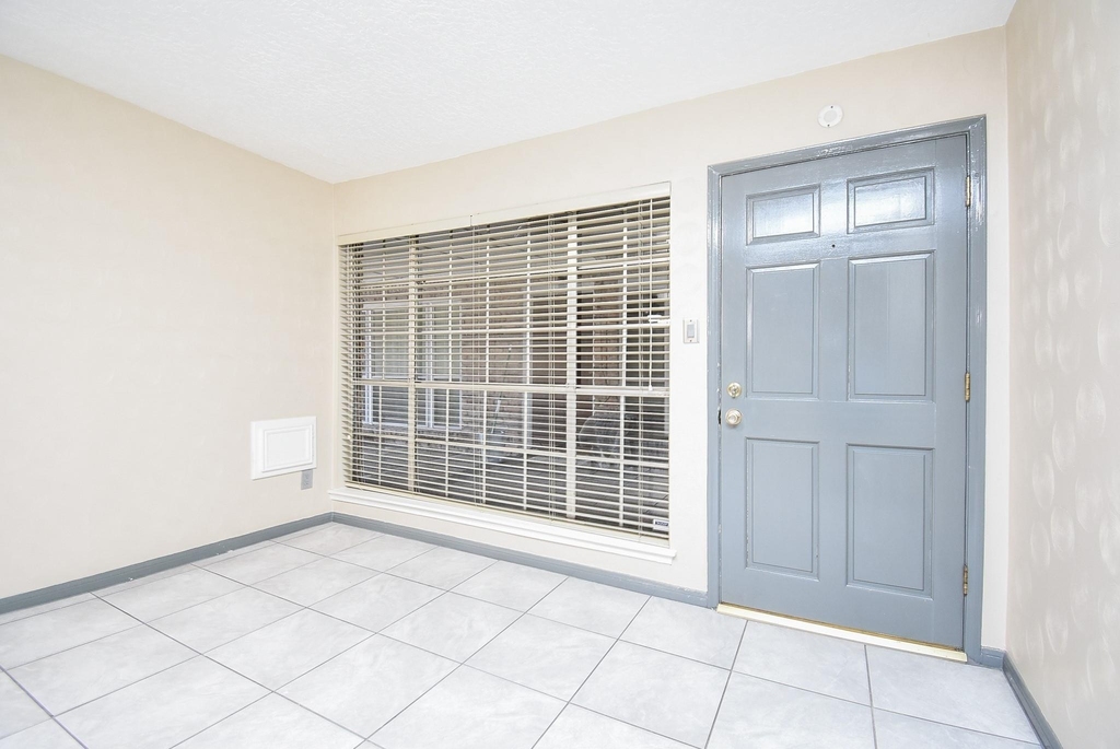 2507 Montrose Boulevard - Photo 3