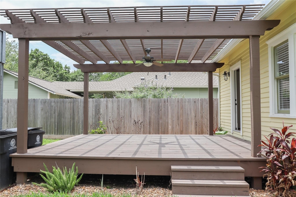 220 W 16th Street - Photo 2