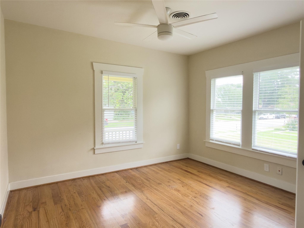 220 W 16th Street - Photo 9