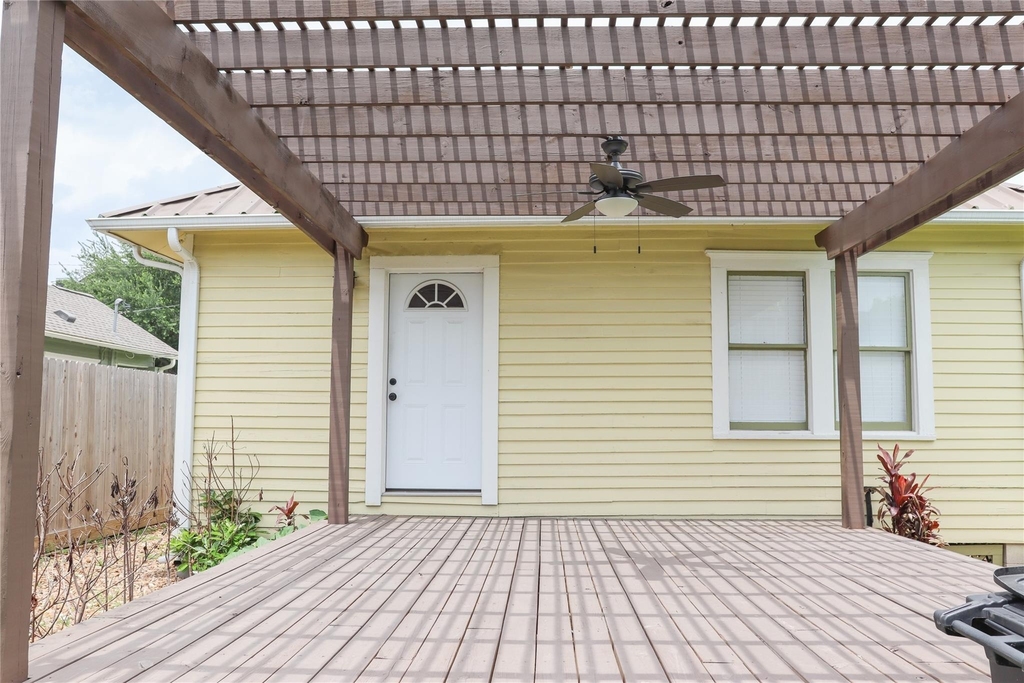 220 W 16th Street - Photo 3