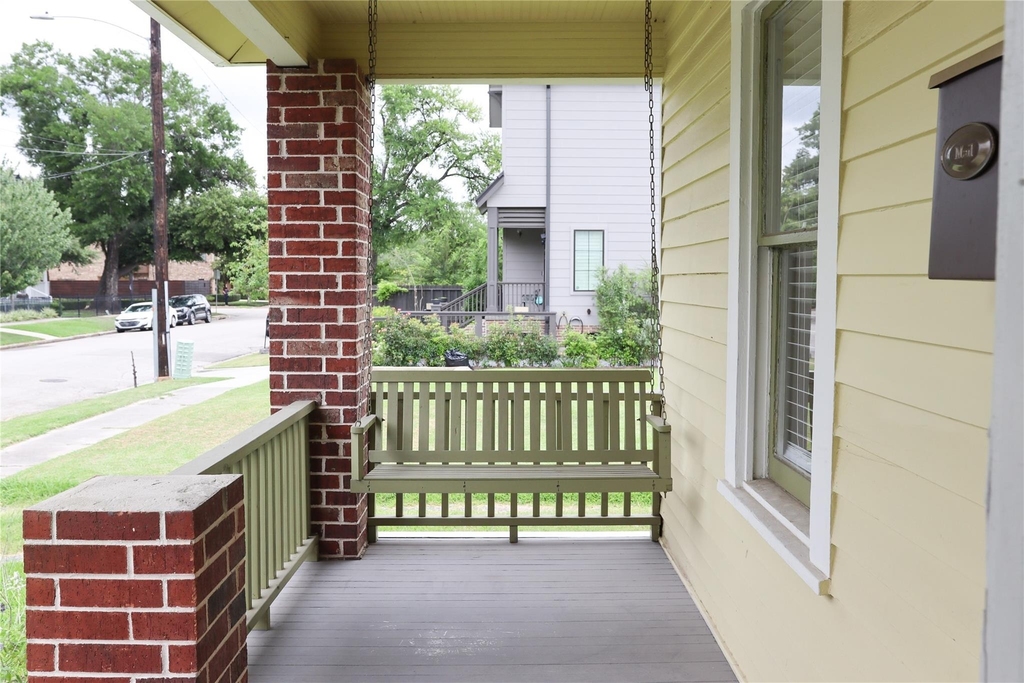 220 W 16th Street - Photo 1