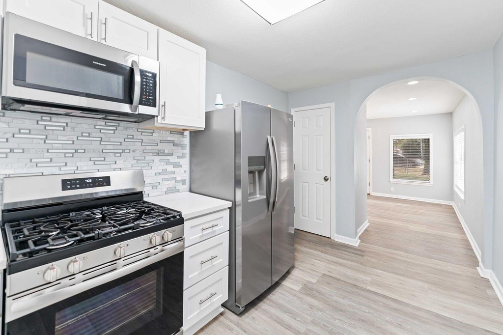 9946 Algiers Road - Photo 0